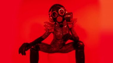 Gaz maskeli disko dansçısı kadın. 