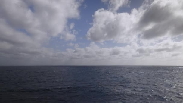 Morze z poruszającej się łodzi — Wideo stockowe