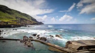 La fajana doğal yüzme havuzları