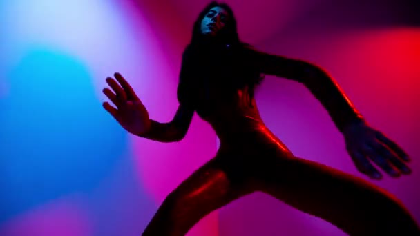 Female dancer posing against colourful background — Video Stock