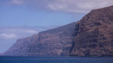 Tenerife 'deki Los Gigantes uçurumları