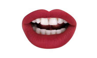 Güzel, kırmızı dudaklar, değişen pembe arka plana karşı.