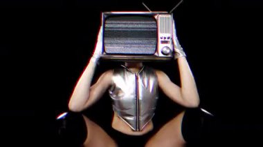 Kafasında televizyon olan dudakları ve ekranında parazit olan bir kadın. 