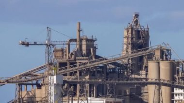 Büyük Kanarya 'da, İspanya' da deniz kenarında bir enerji santralinin zamanaşımı.