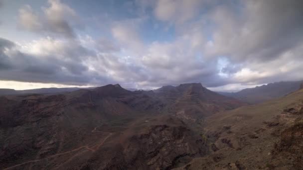 Timelapse Górzystego Wnętrza Babci Canaria Hiszpania Imponującymi Chmurami Niebie — Wideo stockowe