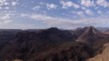 Büyük Kanarya 'nın, İspanya' nın dağlık iç kesiminin bir zaman çizelgesi