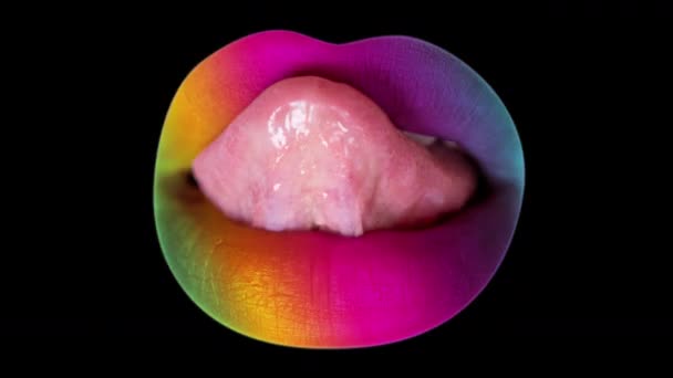 Eine Frau Leckt Ihre Regenbogenbemalten Lippen Mit Der Zunge — Stockvideo