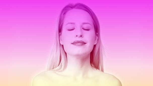 Headshot Beautiful Female Posing Pastel Shades Background — Stockvideo