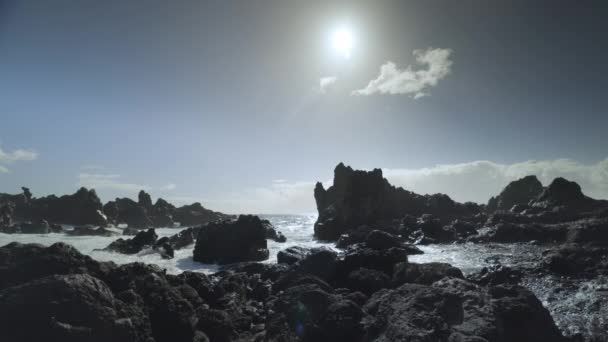Een Shot Van Rotsachtige Ruige Kustlijn Zee Tenerife — Stockvideo
