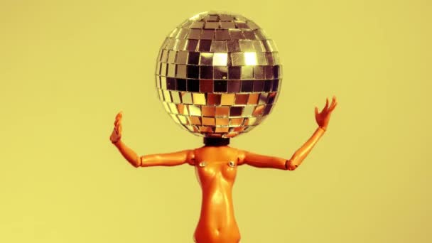 Sparkling Doll Discoball Head Dances — Stockvideo