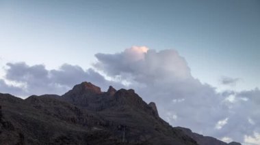 A timelapse of the roque nublo in gran canaria, canary islands during sunset