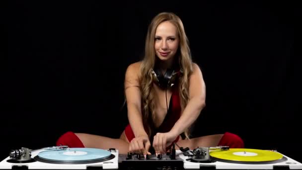 Beautiful Female Playing Turntables — Stok video