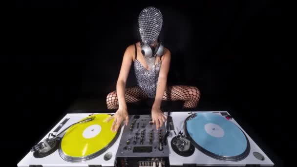 Masked Female Playing Turntables Sparkling Silver Costume — стоковое видео