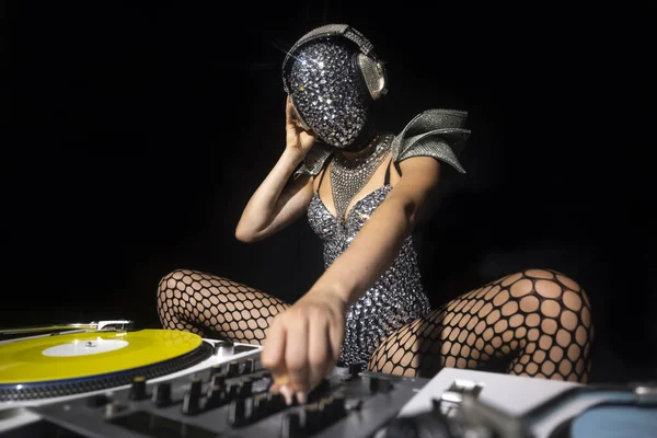 Masked Female Playing Turntables Sparkling Silver Costume — стоковое фото