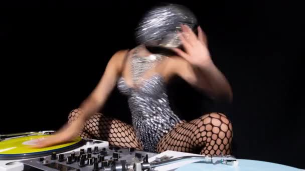 Masked Female Playing Turntables Sparkling Silver Costume — Stok video