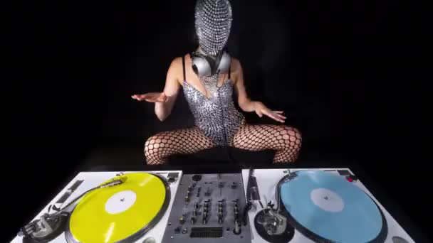 Masked Female Playing Turntables Sparkling Silver Costume — Vídeo de stock