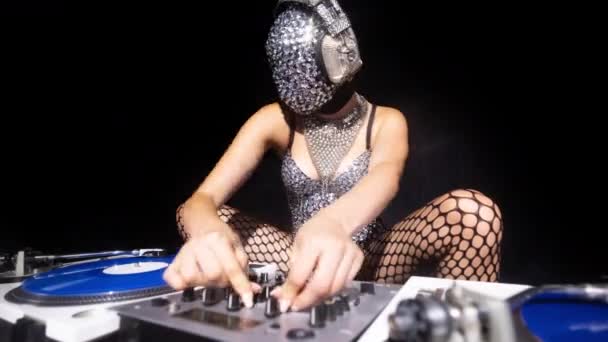 Masked Female Playing Turntables Sparkling Silver Costume — Videoclip de stoc