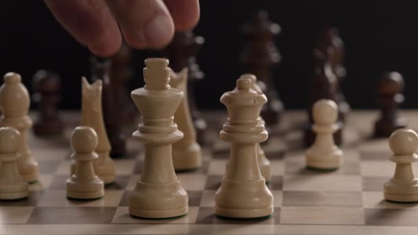 Рука Рухає Фігуру Шаховій Дошці — стокове відео