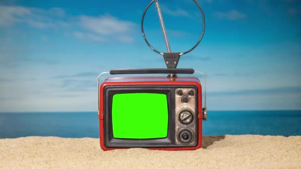 Ein Vintage Fernseher Strand Mit Grünem Bildschirm Inhalte Hinzuzufügen — Stockvideo