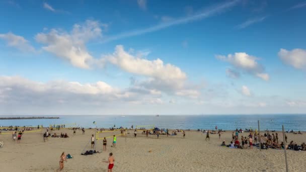 Zeitraffer Strand Von Barcelona Späten Nachmittag Beim Beachvolleyball — Stockvideo