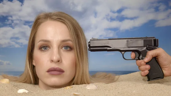 Pretty Woman Buried Her Head Beach Gun Pointed Her Head — Stock Photo, Image