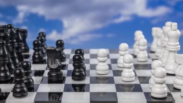 国际象棋一种国际象棋停止运动 云彩从后面掠过的游戏 — 图库视频影像