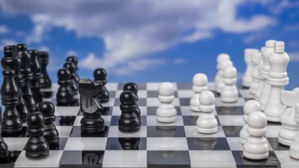 Hra Šachy Hraje Stop Motion Projíždějícími Mraky — Stock video