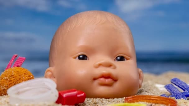 Baby Doll Head Surrounded Rubbish Trash Filling Beautiful Beach — Stock Video