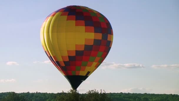 Heißluftballon glüht — Stockvideo