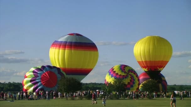 Heißluftballon glüht — Stockvideo