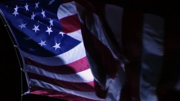 Bandeira americana à noite — Vídeo de Stock