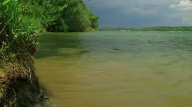 Göl ile bulutlar zaman atlamalı