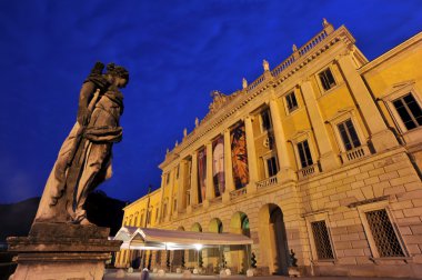 Villa olmo como şehrin gece