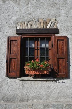 pencere bir dağ evi