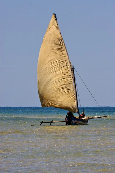 Wasser e in einem Fischerboot — Stockfoto