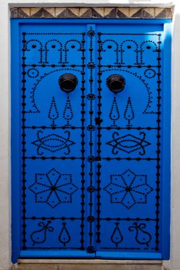 sidi bou Tunus dedi, kapıyı kapat