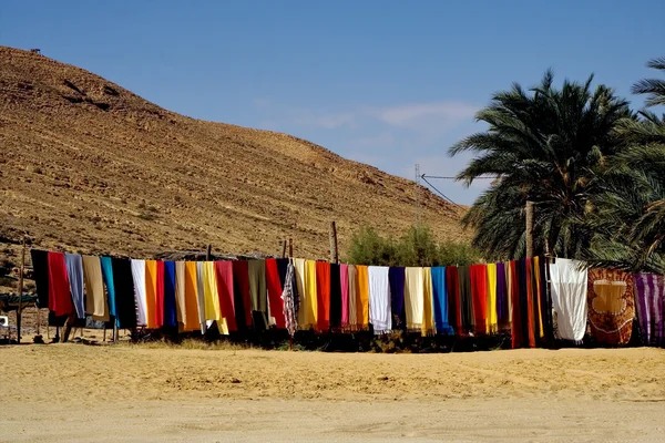 Rynku i ubrania na pustyni — Zdjęcie stockowe