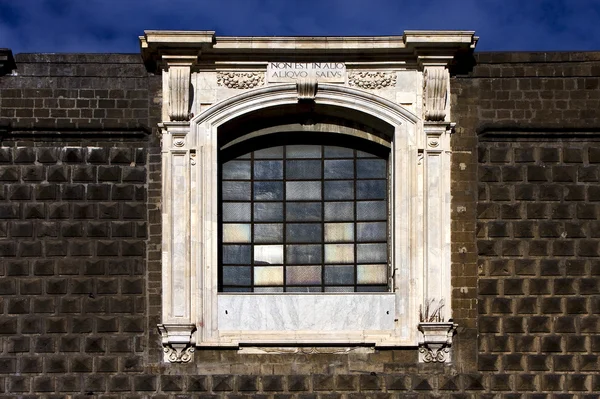 Napoli y la ventana — Foto de Stock