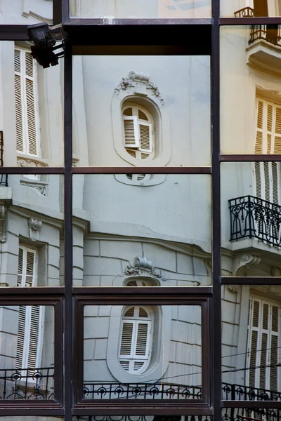 Reflejo de algún palacio en una casa —  Fotos de Stock