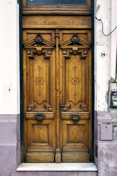 Puerta vieja marrón en argentina — Foto de Stock