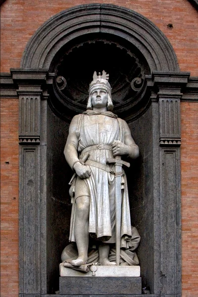 Estatua de un guerrero en nápoles — Foto de Stock