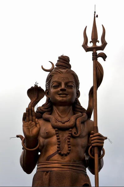 Estátua de ouro de madeira de um hinduísmo Shiva — Fotografia de Stock