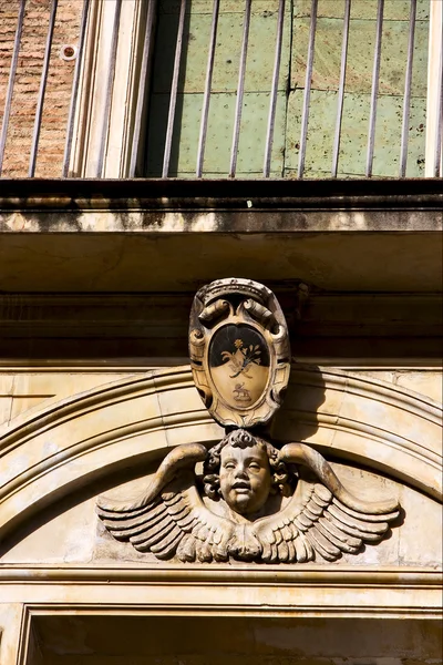 Statua in marmo di angelo e terrazza — Foto Stock