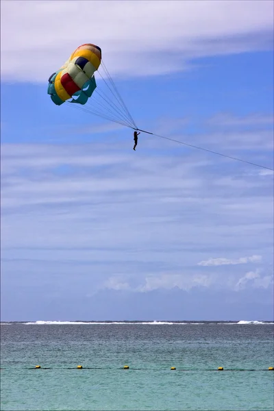 Parachute mauritius belle mare — Stockfoto