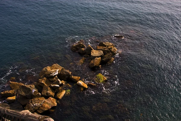 Abstraktní rock vody a pobřeží — Stock fotografie