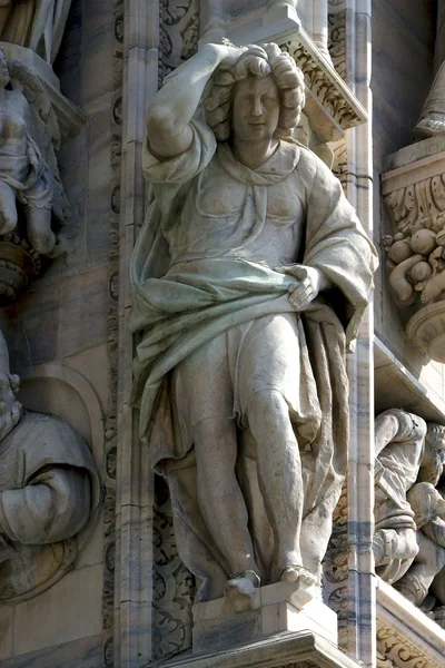 Italia estatua de una mujer en el frente — Foto de Stock