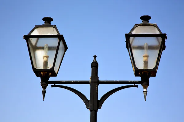 通りランプと空アレシフェの電球 — ストック写真