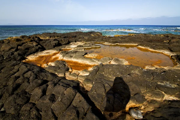 In spain lanzarote rock stone sky cloud beach — Stock Photo, Image