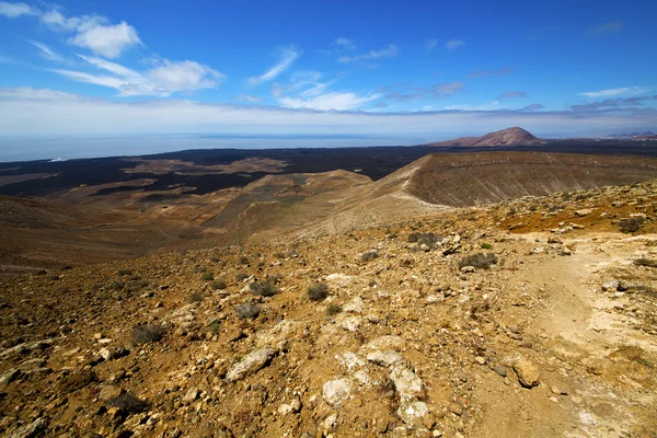 Los volcanes sopečné timanfaya rock kamenné obloze — Stock fotografie