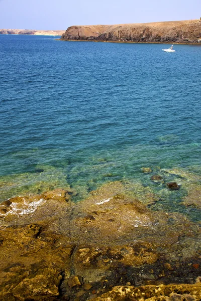 Kusten Spanien mysk damm vatten yacht sommaren — Stockfoto